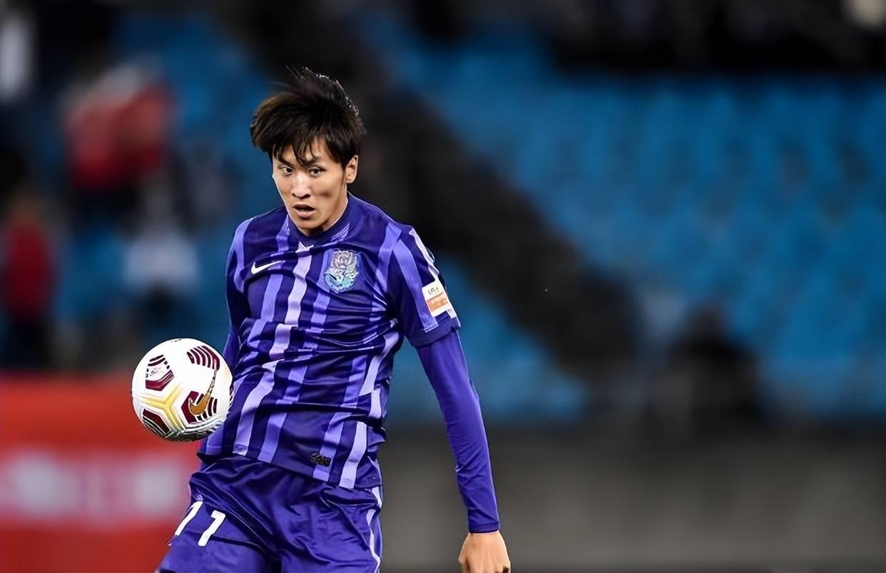 kaiyun sports-今晨体能课后,成都蓉城队长鼓劲备战德国杯,管理层满意,临场指挥获称赞-kaiyun sports